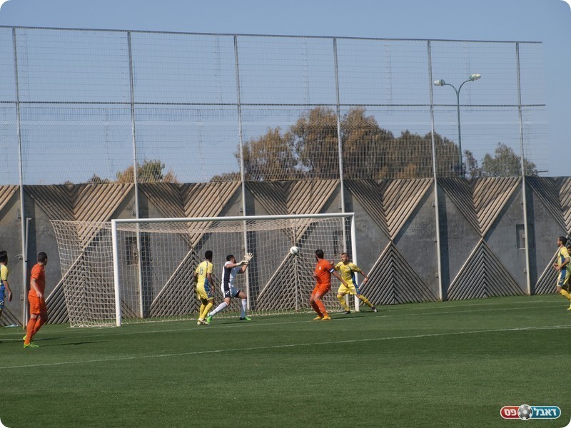 עשה את הספתח. אסייג כובש (אלון יהודיוף)