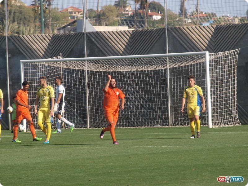 וחוגג (אלון יהודיוף)