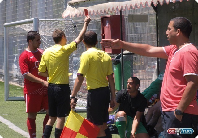 ורואה את האדום. 