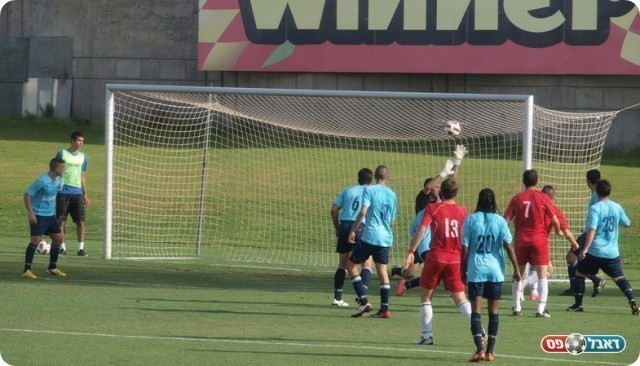 שמונה דקות על המגרש הספיקו לו. אוכמן (מוסתר באדום) כובש.