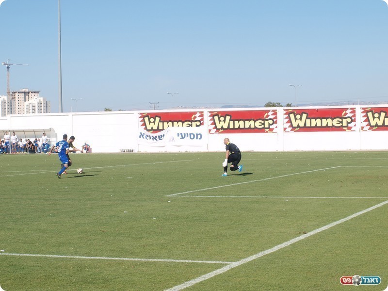 יכל לגמור את המשחק ב-90 דקות. רביבו מול רוזנקוביץ' (אלון יהודיוף)