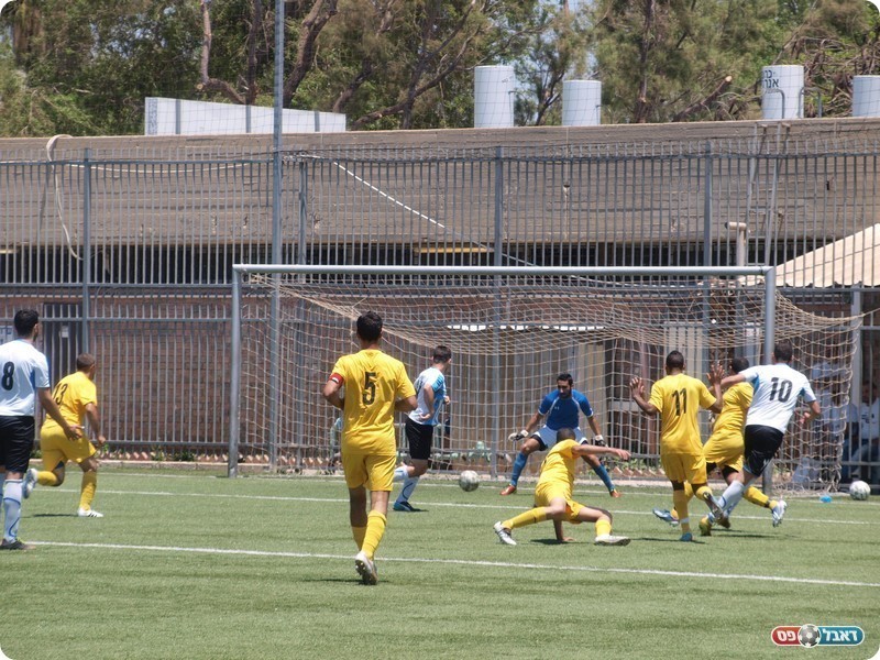 השני ברשת. שוורץ (מספר 10) כובש (אלון יהודיוף)