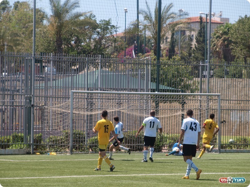 אליצור הייתה יותר מסוכנת. אשכנזי (משמאל בלבן) נהדף (אלון יהודיוף)