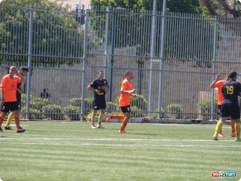 חמישייה פרטית. שי אמרי חוגג מול בית"ר עזרא (אלון יהודיוף)