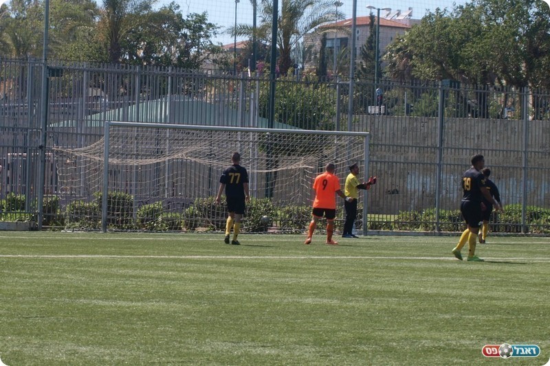 אבל נוה גולן הגיבה מהר. הכדור של יוסי דיין ברשת (אלון יהודיוף)