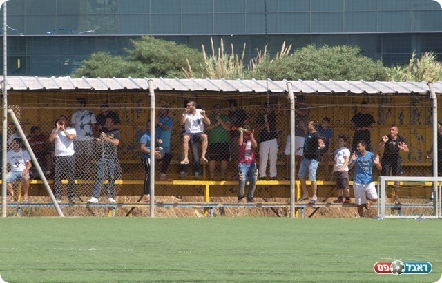 הגיעו לתמוך בר"ג. אוהדי א.ס. חולון. 