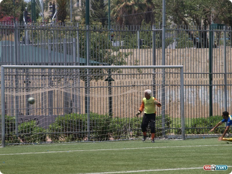 לא היה לו סיכוי. חייק נכנע (אלון יהודיוף)