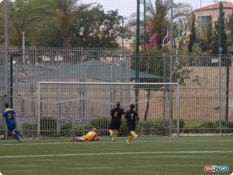 רק מצמק. כץ כובש (אלון יהודיוף)