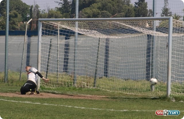 עשה את הספתח. כהן נכנע לפנדל של אלייב.