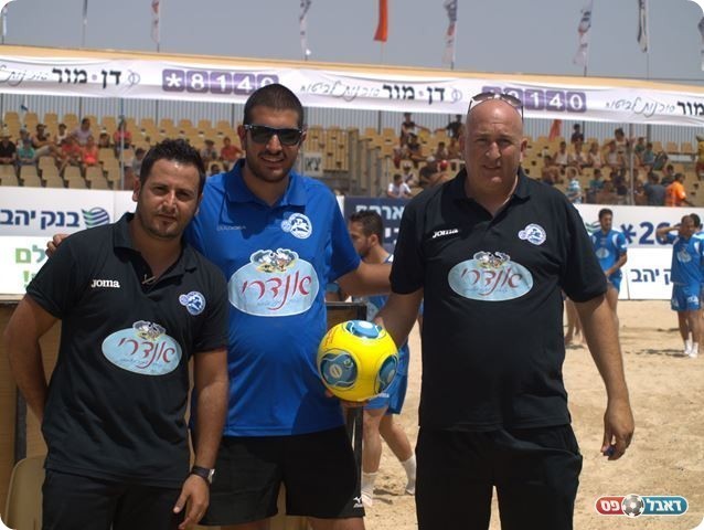 רק להישאר בליגה. בוזגלו ואשר עזרן (צילום: חאדר אניס)