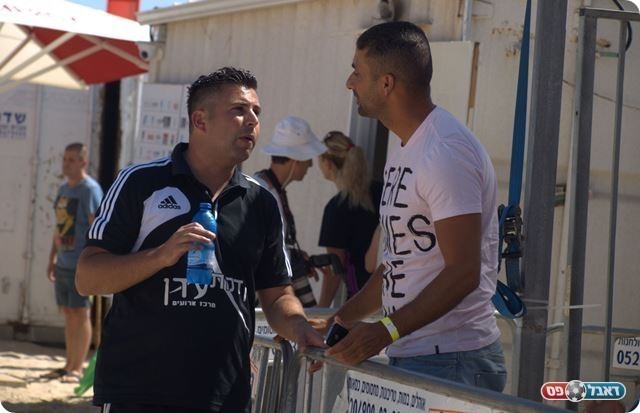 "בנה קבוצה אדירה". קוסטיקה (מימין. צילום: מוחמד חאדר אניס)