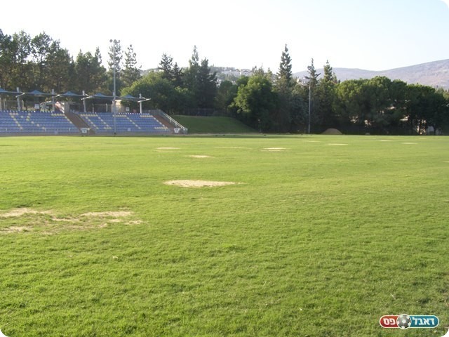 לא מזהיר. המגרש בכרמיאל (צילום: אמיר שיבי)