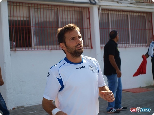 חייבים לנצח. אורן עידו (צילום: מוחמד חאדר אניס)