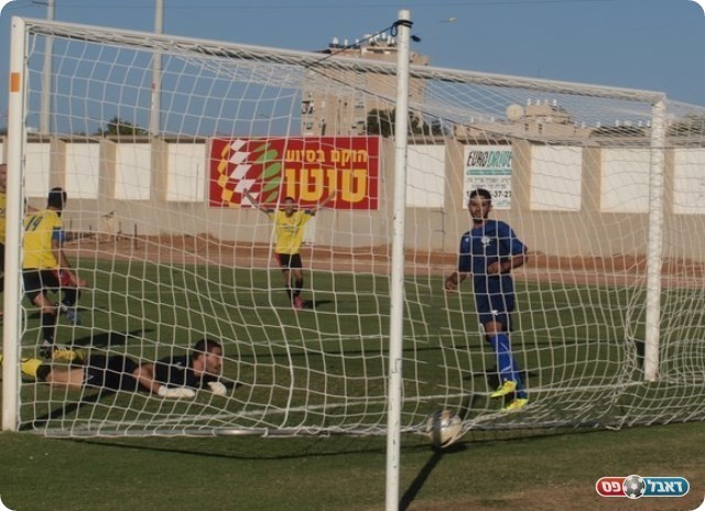 בסוף זה נכנס. הכדור של עמר ברשת. 