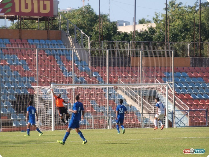 כמעט השני. הקורה של אסור.