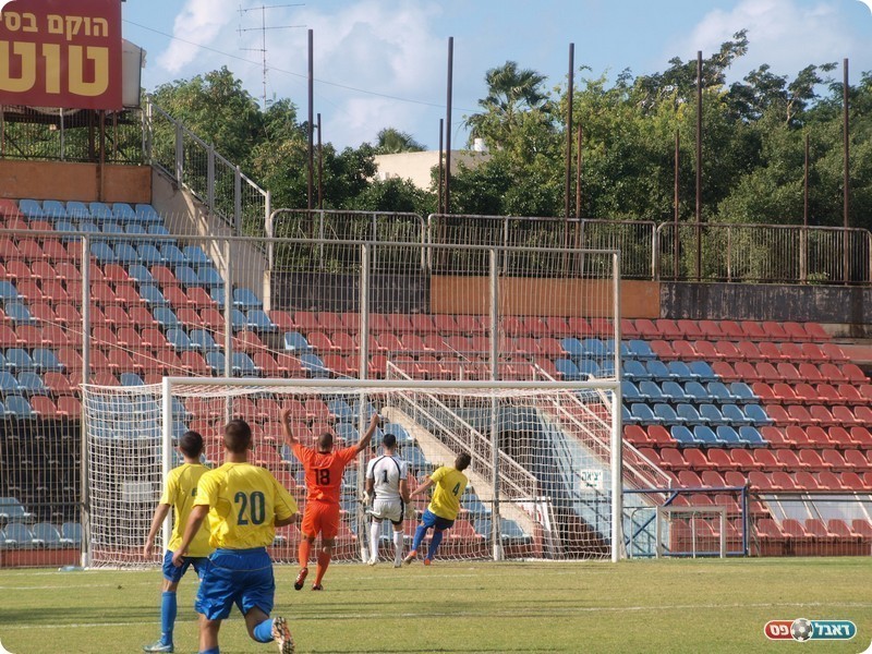 הכדור ברשת, קרגולה (מספר 18) מבסוט (אלון יהודיוף)