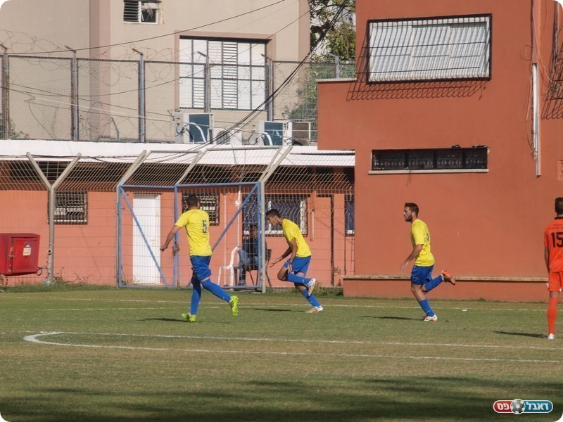 וחוגג (אלון יהודיוף)