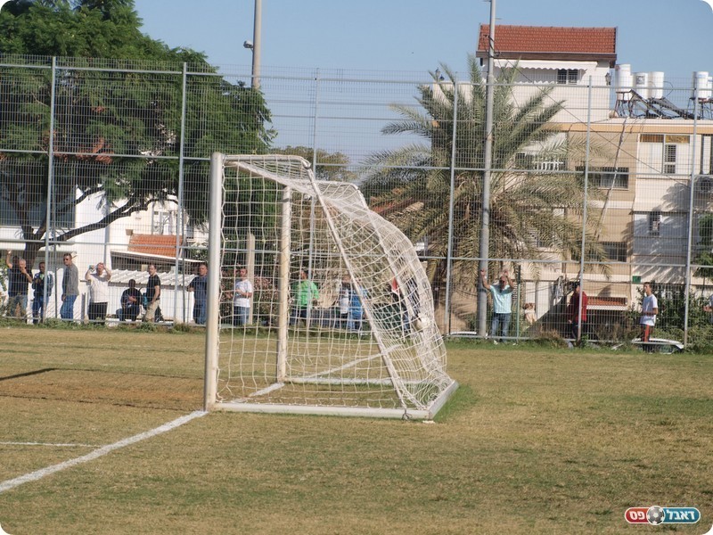 סוף-סוף ראינו גול. הכדור של אדלשטיין ברשת של אנגלשטיין (אלון יהודיוף)