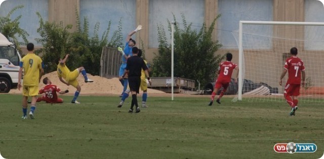 דוז מכניע את אהרון