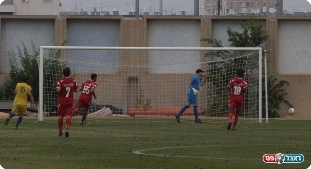 והכדור חומק החוצה