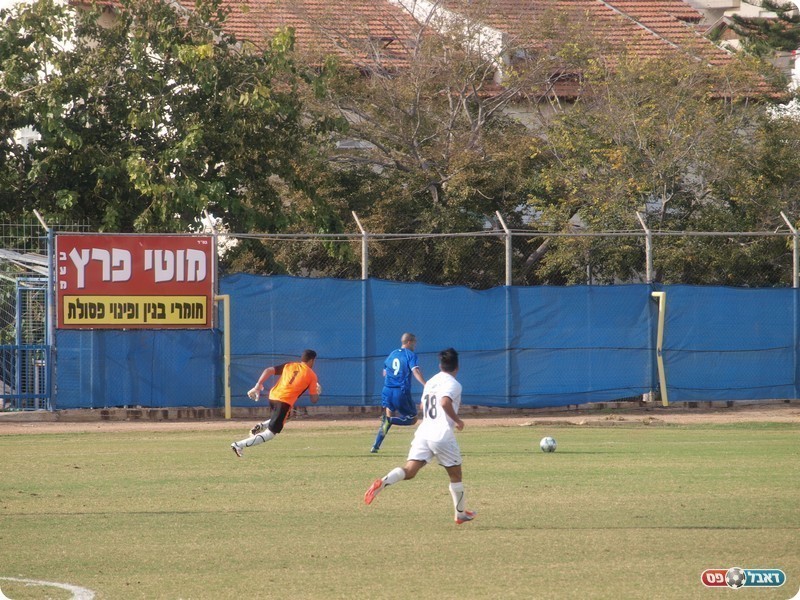 עזרא עוקף את רז (אלון יהודיוף)