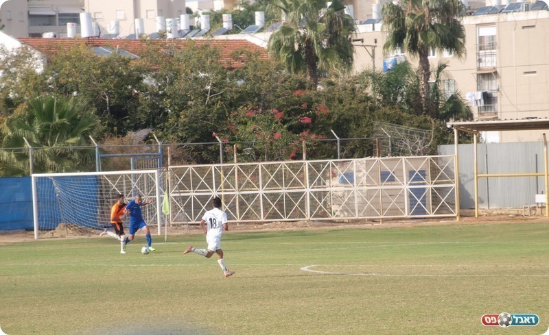 רז תופס את עזרא (אלון יהודיוף)