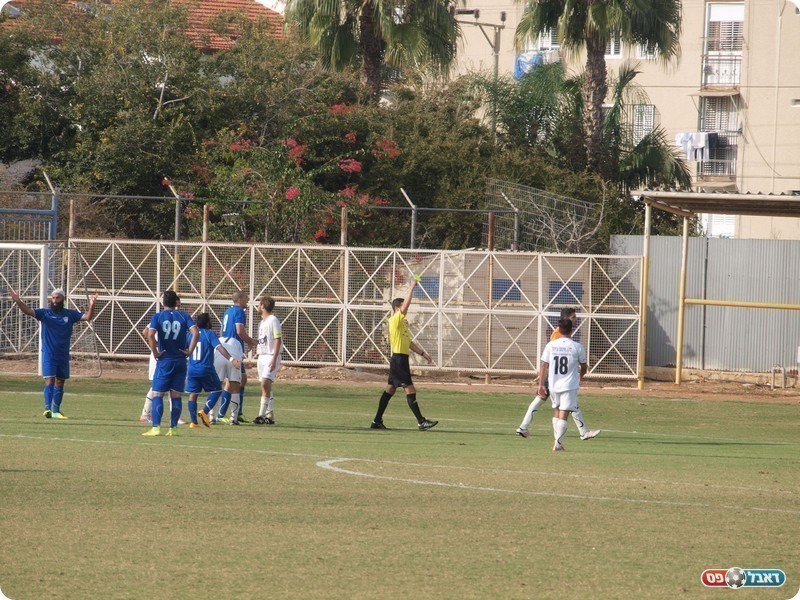 רואה רק את הצהוב (אלון יהודיוף)