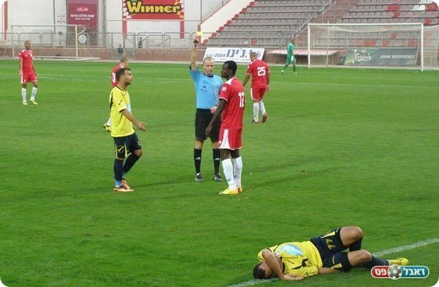 למזלו לא הורחק. הצהוב (צילום: אמיר שיבי)