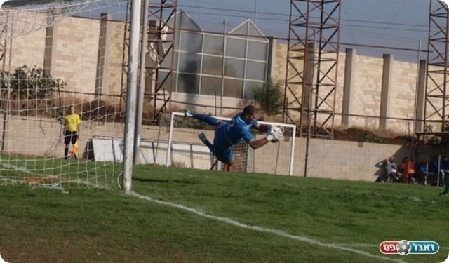 לא רצה להיכנע. גלזר בעוד עצירה. 