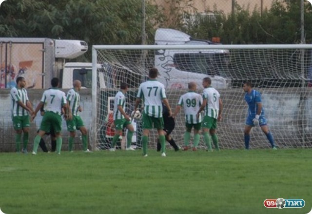 משחק חדש. בן סולומון (מוסתר) כובש. 