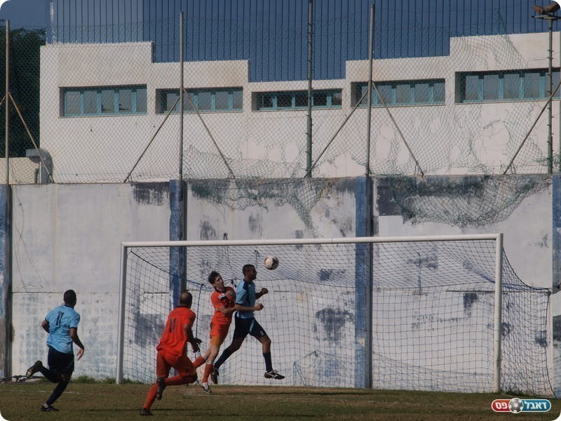וקובני מקדים אותו (אלון יהודיוף)