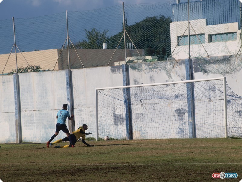 גמון מכניע את בויטר (אלון יהודיוף)