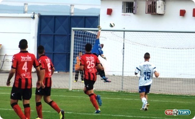 רק מעל השער. הניסיון של עיסא.