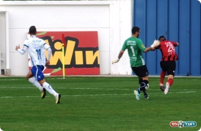 לא הצליח מעבר לזה. שטיין עובר את חתוכה.