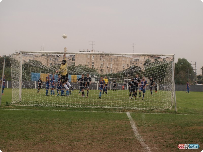לא היה רחוק. הכדור של חג'ג' מעל המשקוף (אלון יהודיוף)