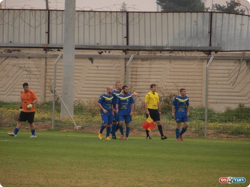 וגם שחקני רעננה באים בטענות (אלון יהודיוף)