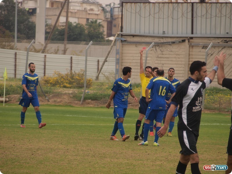 איבדו את הראש. האדום לסחייק (אלון יהודיוף)