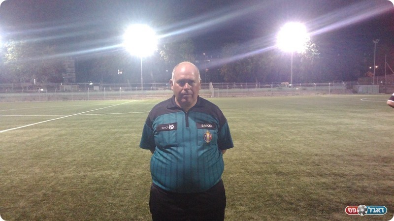 מגיע בהתנדבות. השופט, פליקס ויליק (אלי שמואלי)