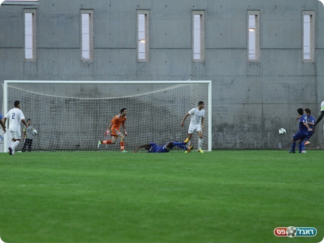 רביבו כובש מקרוב (צילום: קובי רוזן)