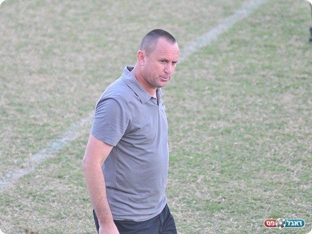 מאמן הפועל הרצליה טל בניה (צילום: קובי פורטל)
