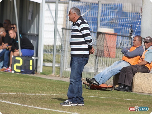 לא עושה חיים קלים לאף קבוצה, מאמן חדרה אחמד וואהב (צילום: שלומי גבאי)