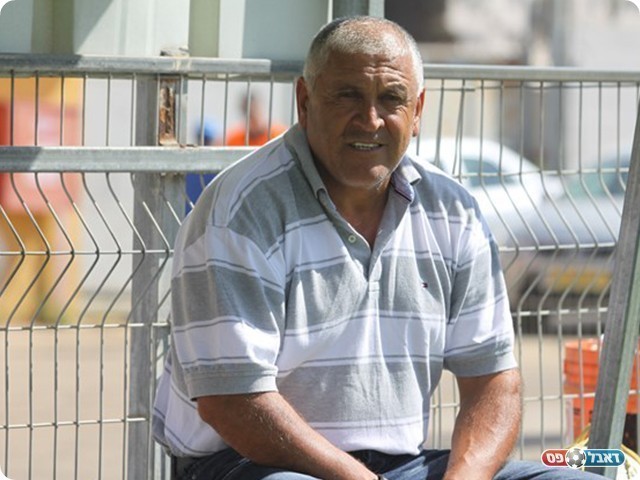 פתיחה ברגל ימין, אחמד וואהב