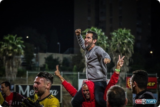 האיש שהוביל את הקבוצה לעלייה. המאמן מוריס אוזן (וואסים מוואסי)