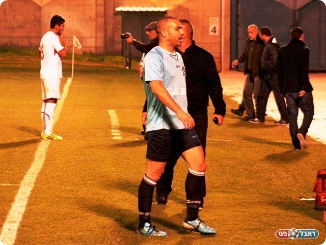 נראה עצבני מאד. בלילי בסיום המשחק עם כפר קאסם