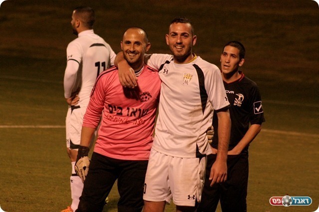 משחק שכונתי משהו. דיין וביטון בתמונה משותפת