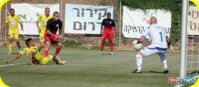 מלכה מחמיץ מול רוזנקוביץ' (לירן דורף)