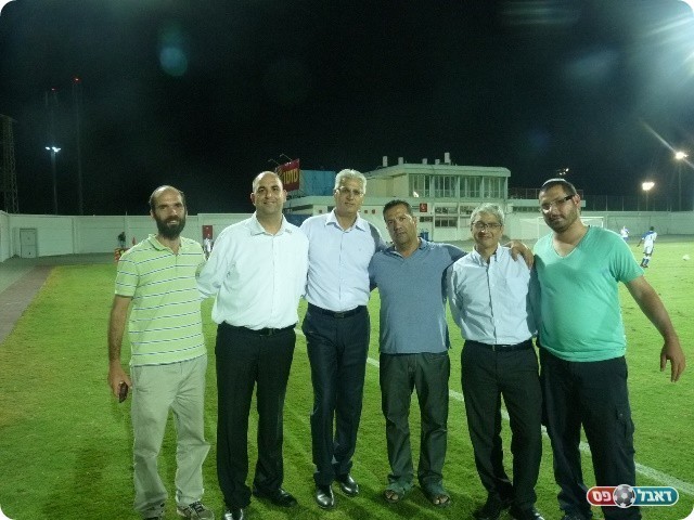 גם אנשי העירייה הגיעו לצפות מקרוב (אלי שמואלי)