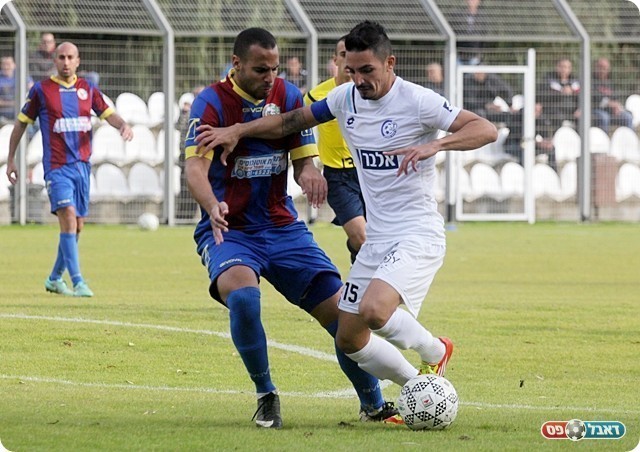 רביבו מנסה לברוח מאלון לוי (לירן דורף)