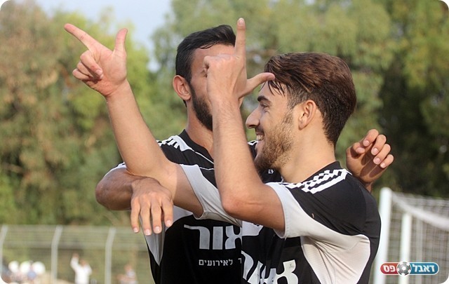 ועקנין חוגג עם ה"פיו פיו" (לירן דורף)