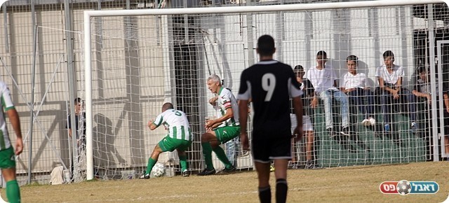 ושוסט דוחק לשערו הוא (לירן דורף)